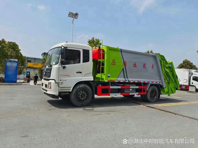 這款壓縮垃圾車真的太贊啦!它有著時(shí)尚的外觀設(shè)計(jì)