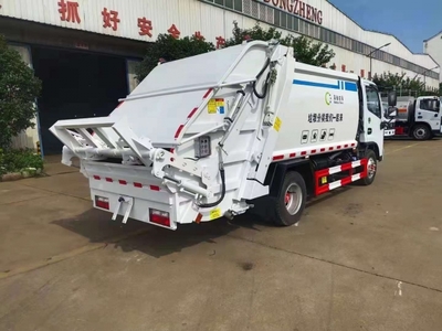 東風(fēng)小多利卡6方壓縮式垃圾車
